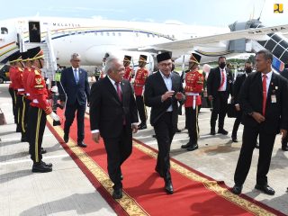 Menteri Basuki Sambut Anwar Ibrahim di Bandara Soetta