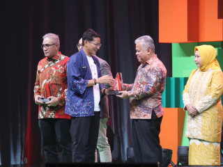 Jaksa Agung ST Burhanuddin Terima Penghargaan Keterlibatan dan Kolaborasi Komunitas di IDeafest 2024
