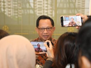 Mendagri: 106 Ribu Pakaian Baru Akan Disalurkan ke Warga Terdampak Bencana di Sumatra