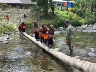 Kodim Mamasa Gerak Cepat Perbaikan Jembatan Gantung Botteng, Dukung Pendidikan Nasional
