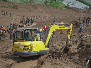 Alat Berat Dikerahkan Kementerian PU, Penanganan Longsor Cisarua Bandung Barat Dipercepat