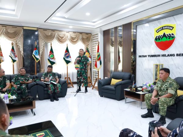 Pangdam l/BB Sambut Kedatangan Asops Panglima TNI di Markas Kodam l/BB