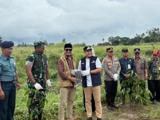 KAISAR Apresiasi Langkah Pemkot Cilegon Tangani Banjir, Serahkan Sepatu Boots sebagai Simbol Dukungan