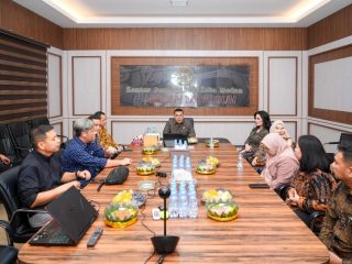 Kunjungi Dua Kantah di Sumut, Wamen Ossy Monitoring Kesiapan WBBM hingga Serahkan Sertipikat kepada Masyarakat