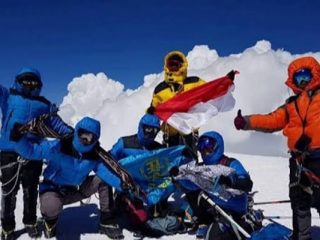 Empat Dekade Menyapa Waktu, Empat Dekade Menyapa Waktu, Elpala SMA 68 Jakarta Menoreh Jejak di Atap Dunia