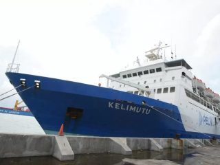KM Kelimutu Lakukan Evakuasi di Laut Jawa, Delapan Awak TB Equator 10 Berhasil Diselamatkan