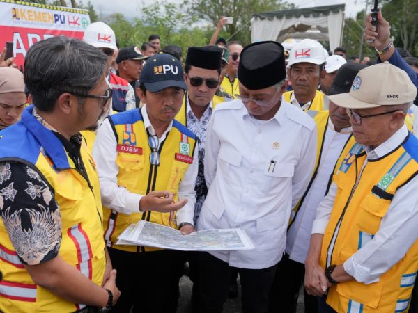 Penanganan Runtuhan Tebing di Aceh Tengah, Menteri Dody Tinjau Langsung