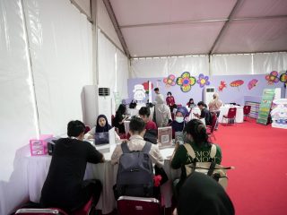 Antusiasme Pengunjung Imlek Festival 2577 Manfaatkan Layanan Cek Kesehatan Gratis