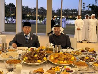Momen Prabowo Buka Puasa Bersama Presiden MBZ , Disuguhi Sajian Khas Timur Tengah