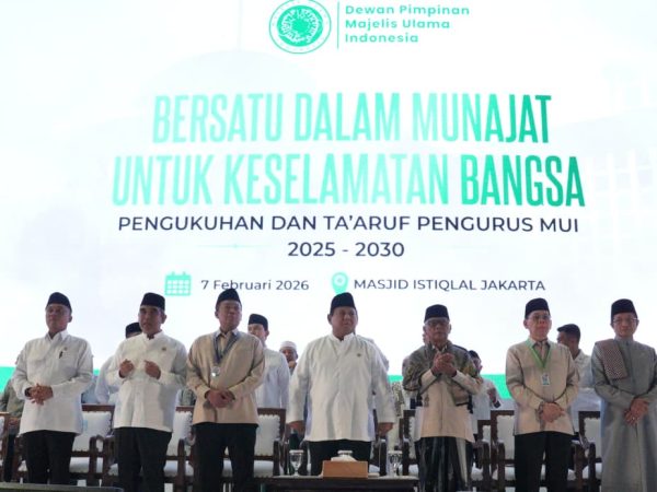 Prabowo Saat Kukuhkan Pengurus MUI 2025–2030: Hari Ini Lambang Bersatunya Ulama dan Umaro