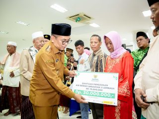 Gelar Safari Ramadan, Gubernur Andra Soni Beri Bantuan untuk Ustaz, Marbot hingga Pesantren