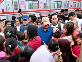 Sidak Prabowo ke Senen, Warga Bantaran Rel Curhat dan Menangis