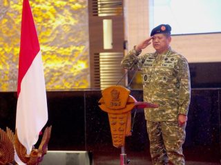 Irjen TNI Pimpin Upacara Laporan Korps Kenaikan Pangkat 54 Perwira Tinggi TNI