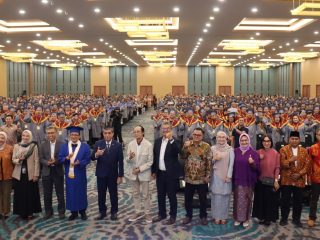Pesan Menaker di Wisuda Paramadina: Lulusan Tanpa Kesiapan Lengkap Akan Tertinggal