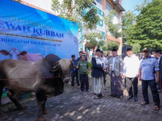 Momentum Iduladha, Menteri Nusron Tebar Kepedulian di Ponpes Darunnajah