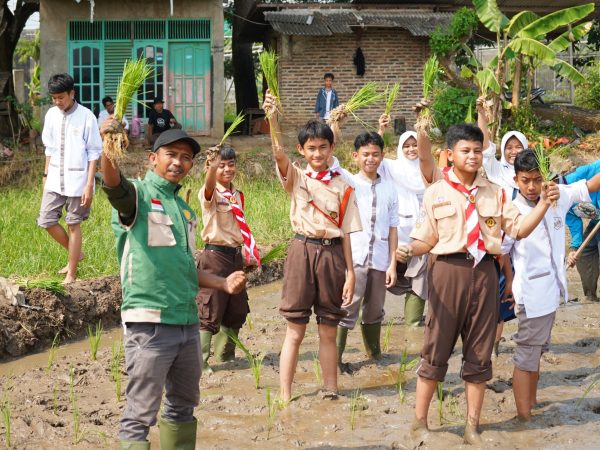 TMMD Ke-128 Kodim 0623/Cilegon Edukasi Pelajar tentang Pentingnya Ketahanan Pangan