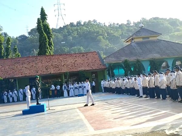 TMMD ke-128 Kodim 0623/Cilegon Bersama BNN Kota Cilegon Gelar Penyuluhan Bahaya Narkoba di SMPN 6 Cilegon