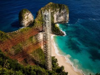 Menolak Monopoli Panorama Alam Atas Nama Investasi, Krama Bali Desak Rekayasa Hijau Lift Kelingking