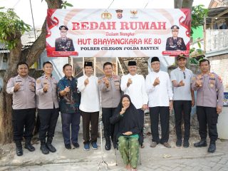 Sambut HUT Bhayangkara Ke-80, Kapolres Cilegon Monitoring Bedah Rumah Rutilahu di Cibeber