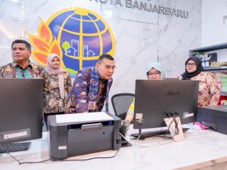 Tinjau PELATARAN di Kantah Kota Banjarbaru, Wamen Ossy: Hindari Masyarakat Menunggu Terlalu Lama di Loket