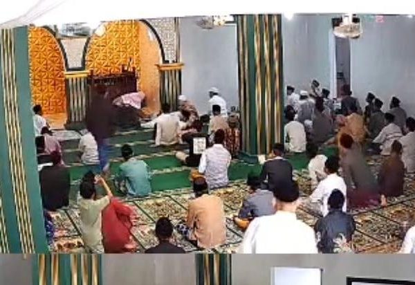 Muadzin Tutup Usia Saat Mengumandangkan Azan Jumat di Pandeglang, Video CCTV Viral