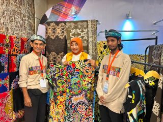 Pertamina EP Tarakan Field membawa Batik Kubedistik karya penyandang disabilitas Kalimantan Utara tampil di forum nasional Road to HUT Dekranas ke-46