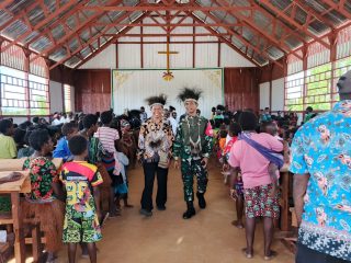 Satgas Yonif 123/Rajawali Pos Khaibar Waspada Bersama Masyarakat Resmikan Gereja Reformasi Hermon Amazu