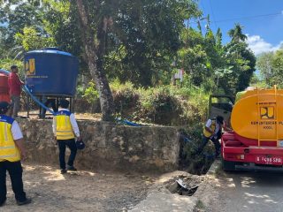 Respon Cepat, Kementerian PU Salurkan Air Minum di Tengah Kekeringan dan Beri Bantuan ke Desa Terdampak di Kabupaten Banjar