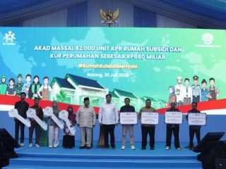Prabowo Saksikan Akad Massal KPR FLPP untuk 62.710 Penerima, dari Guru SD hingga Pengemudi Ojol