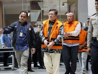 KPK Tahan 4 Tersangka Pembayaran Komisi Asuransi Perkapalan Perusahaan Asuransi BUMN
