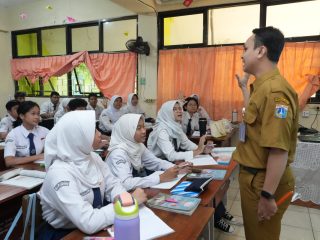 Guru PPPK Penuh Waktu Bisa Ikut Seleksi CPNS Mulai 2027