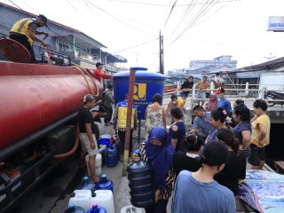 Kementerian PU Salurkan 226 Ribu Liter Air Bersih, Respons Kekeringan dan Karhutla di Kalbar