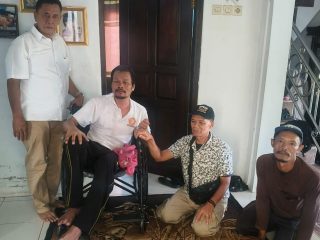 Dua Tahun Menderita Stroke, Warga Babakanmulya Kembali Dapat Bantuan Kursi Roda dari DPC Gerindra Kuningan
