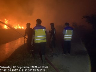 Kementerian PU Suplai Air dari Saluran Tersier Dukung Pemadaman Karhutla di Kapuas