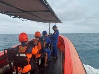 Tim SAR Gabungan Kerahkan 7 SRU, Pencarian 8 Orang di Selat Sunda Masih Nihil