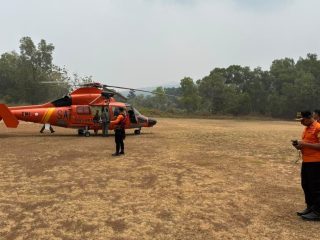 Dukungan Udara Diperketat, Helikopter HR-3604 Tiba di Carita Perkuat Tim SAR Gabungan