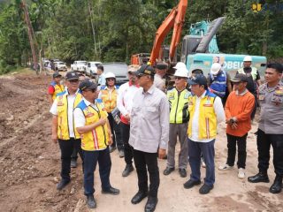Menteri PU Tinjau Penanganan Longsor di Ruas Tapan–Batas Jambi, Instruksikan Cek Hulu Sungai Antisipasi Longsor Susulan