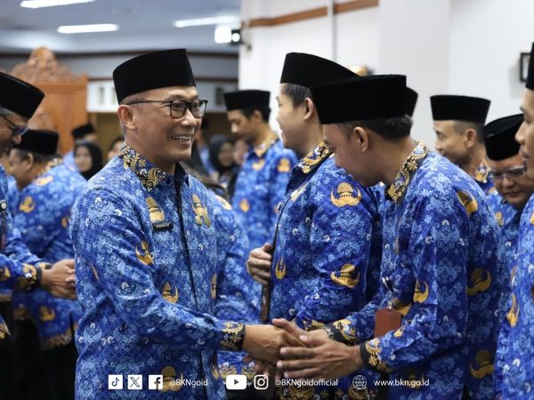Prof Zudan Lantik 100 Pejabat Fungsional, Salah Satunya dari Madya ke Utama