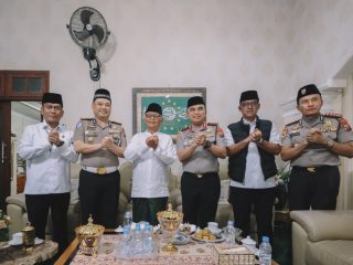 Perkuat Sinergi Kamtibmas, Kapolda Jatim Silaturahmi dengan Sejumlah Ulama di Kediri