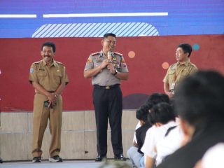 Polisi Peduli Pendidikan, Kapolresta Malang Kota Tanamkan Wawasan Kebangsaan dan Cegah Kenakalan Remaja kepada 890 Siswa SMKN 4