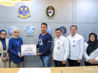 Kemenhub Fasilitasi Penyerahan Asuransi Dua Pelaut Indonesia, Tegaskan Perlindungan Hak Awak Kapal